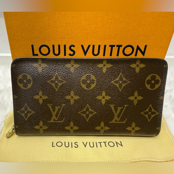 Louis Vuitton Handbags - LOUIS VUITTON- TH0011 Zippy Wallet Monogram Canvas